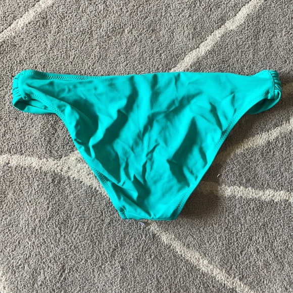Victoria’s secret bikini bottoms small - Picture 2 of 3